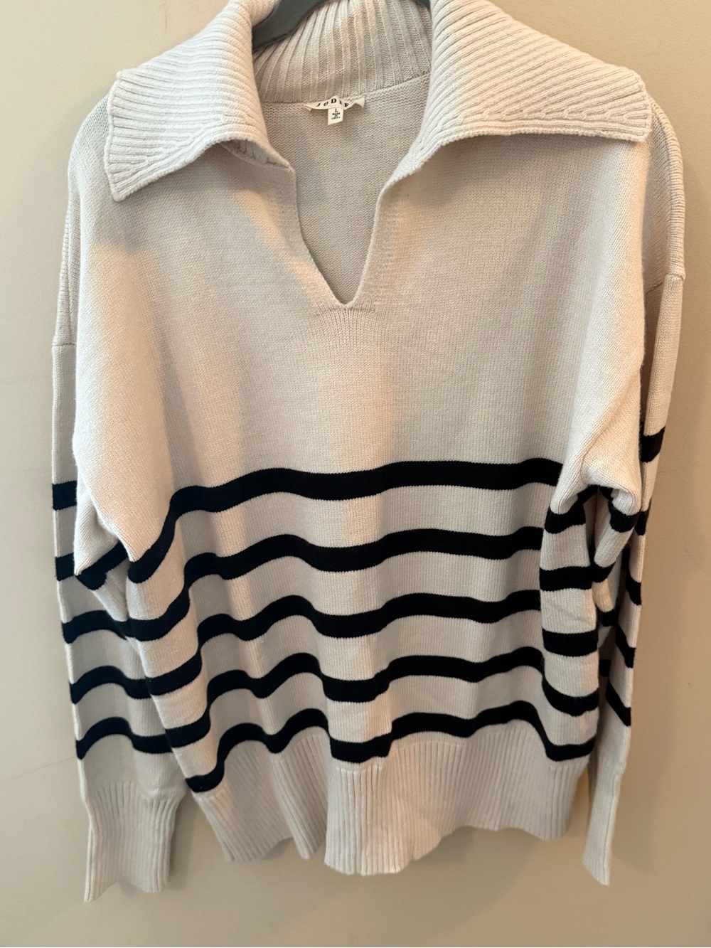 Jodifl FLAP COLLAR ZIPPER NECK STRIPED KNIT SWEATER IN black Ivory size L